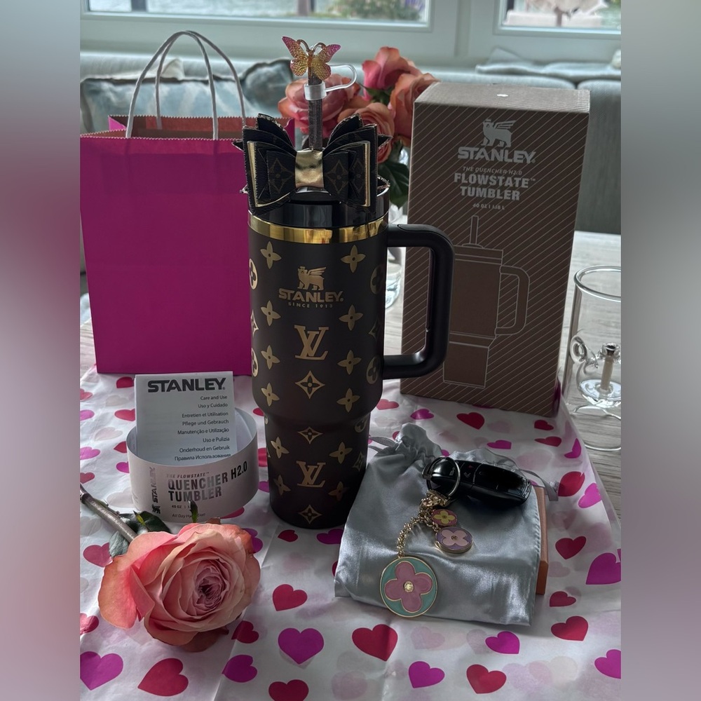 Stanley Dark Brown Tumbler with Gold Details - Picture 3 of 11